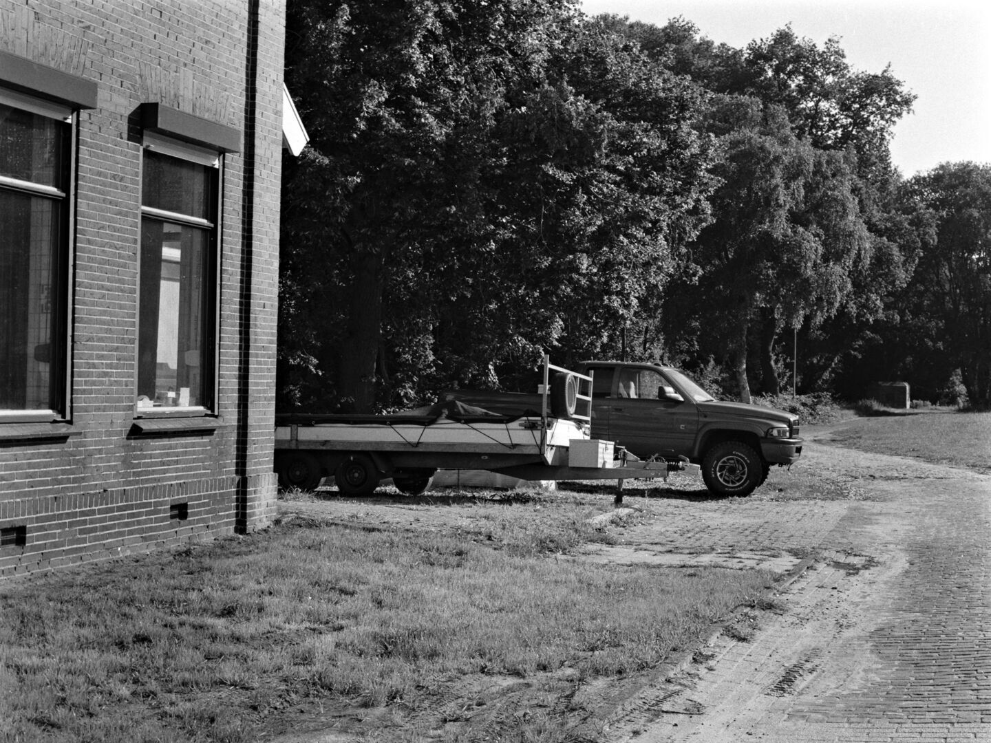 Rhederbrug Westerwolde Pickup truck