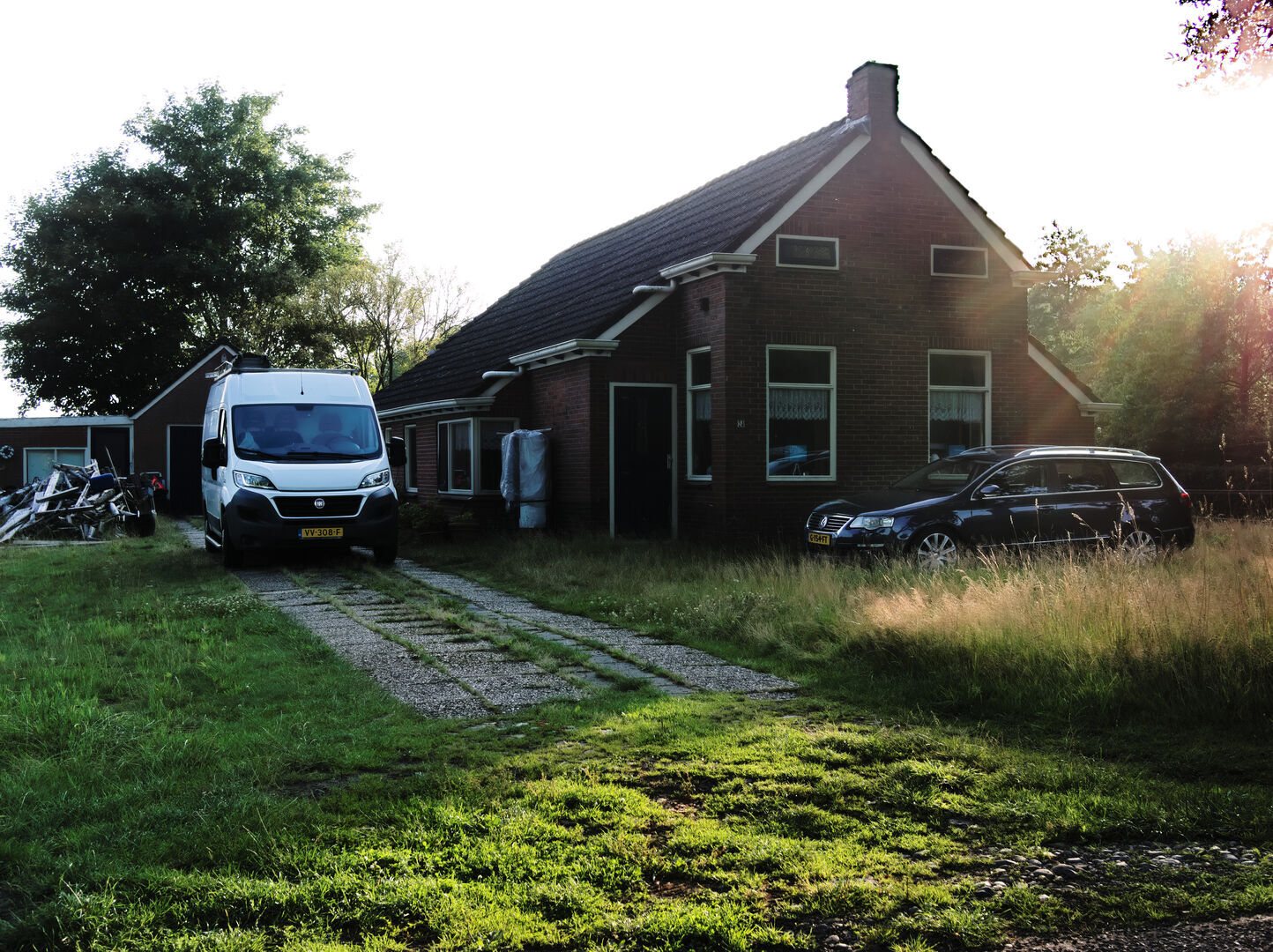 Veelerveen Westerwolde Auto voor de deur