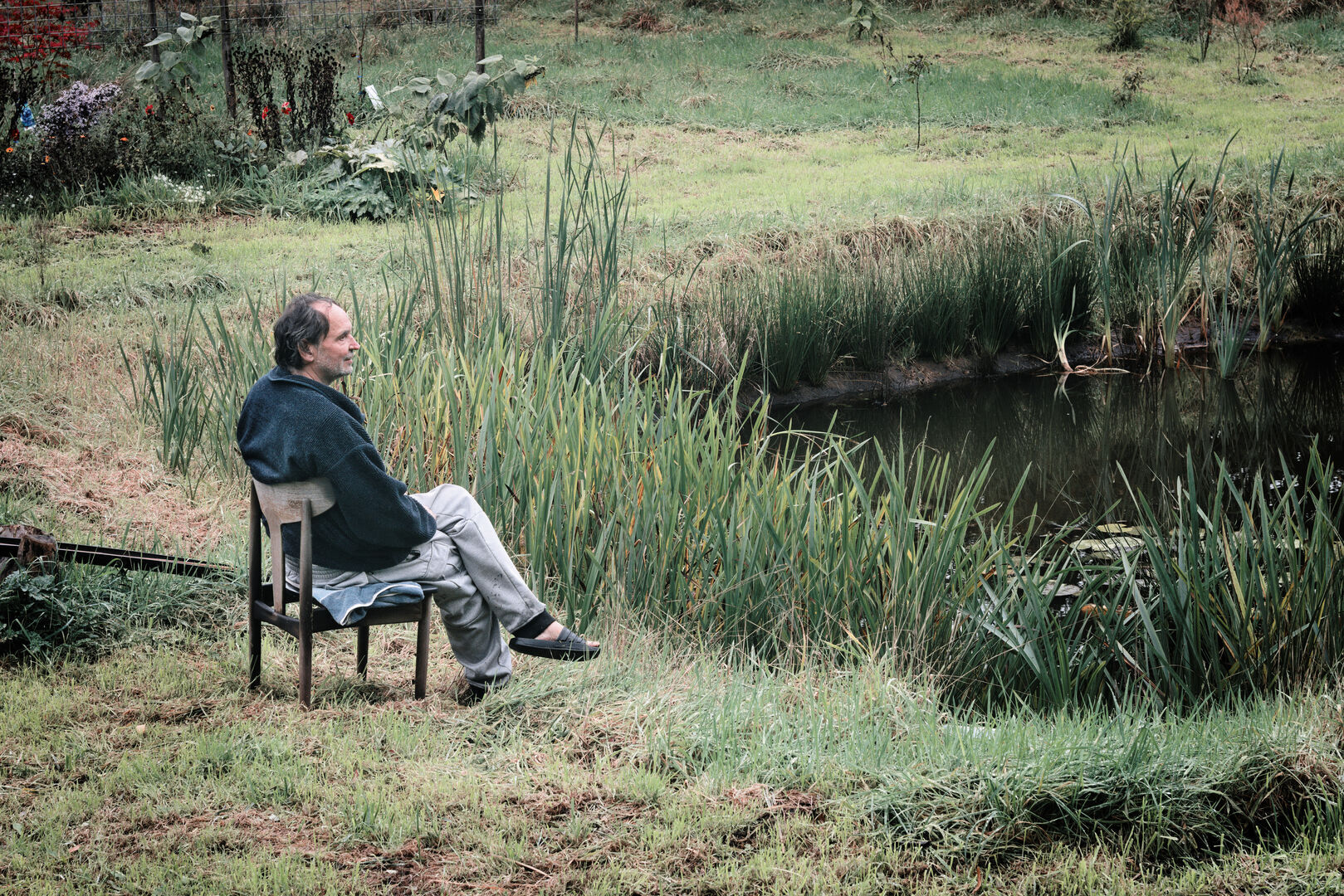 Roelof Medema aan het water 1