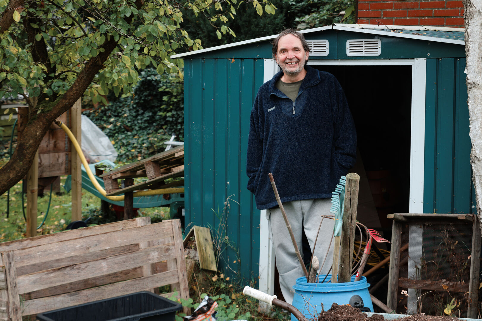 Roelof Medema voor schuurtje 02