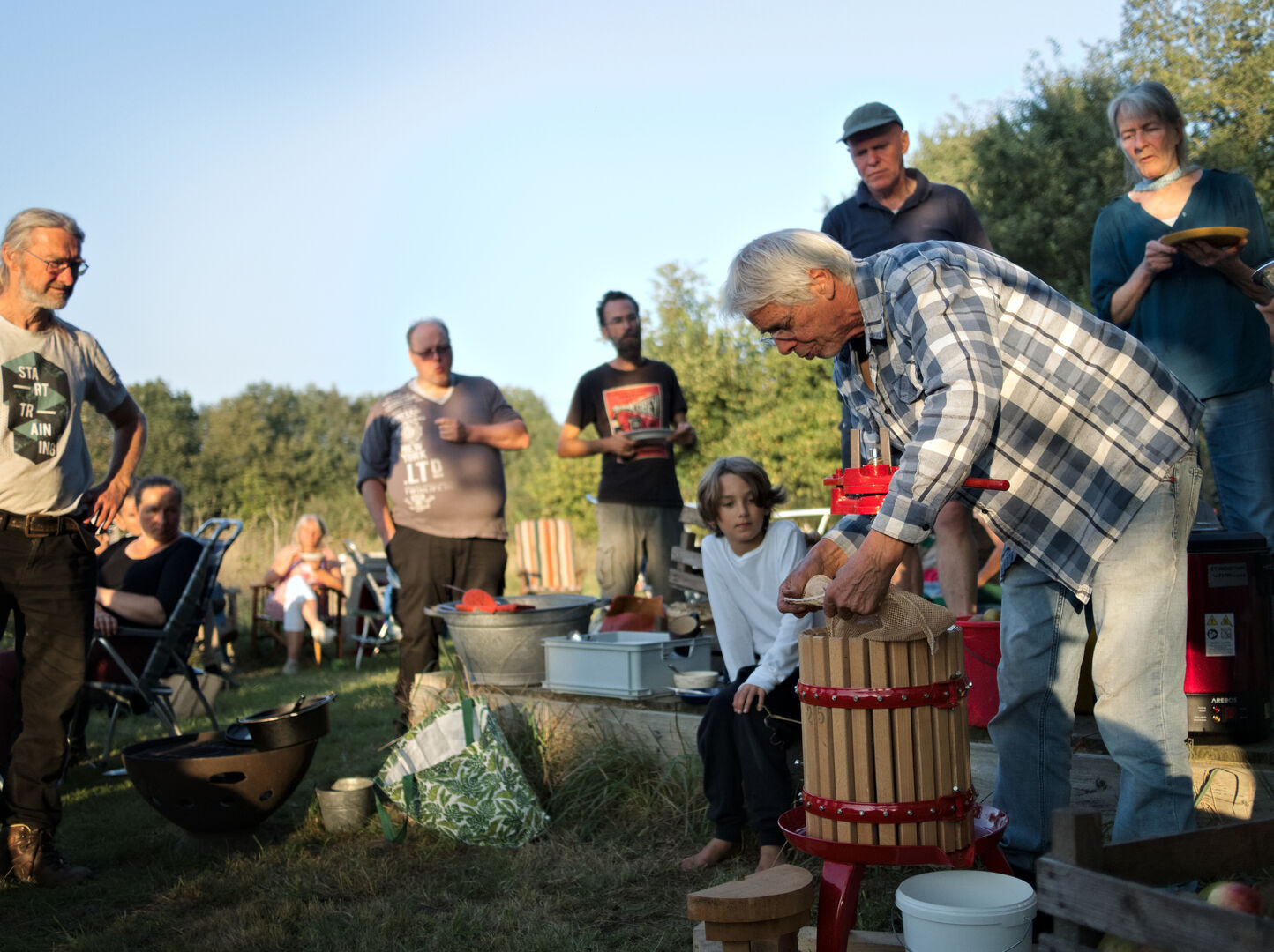 2024-09-21 oogstfeest voedselbos Ter Wupping appels persen