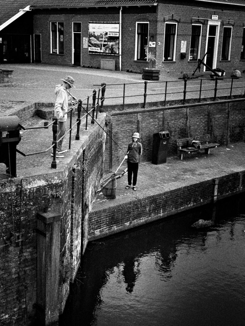 De nieuwe generatie vissers Termuntenzijl Groningen